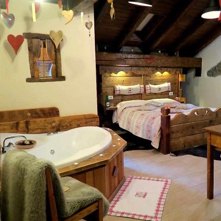 Romantica Suite Con Vasca Idromassaggio Aosta Exterior foto