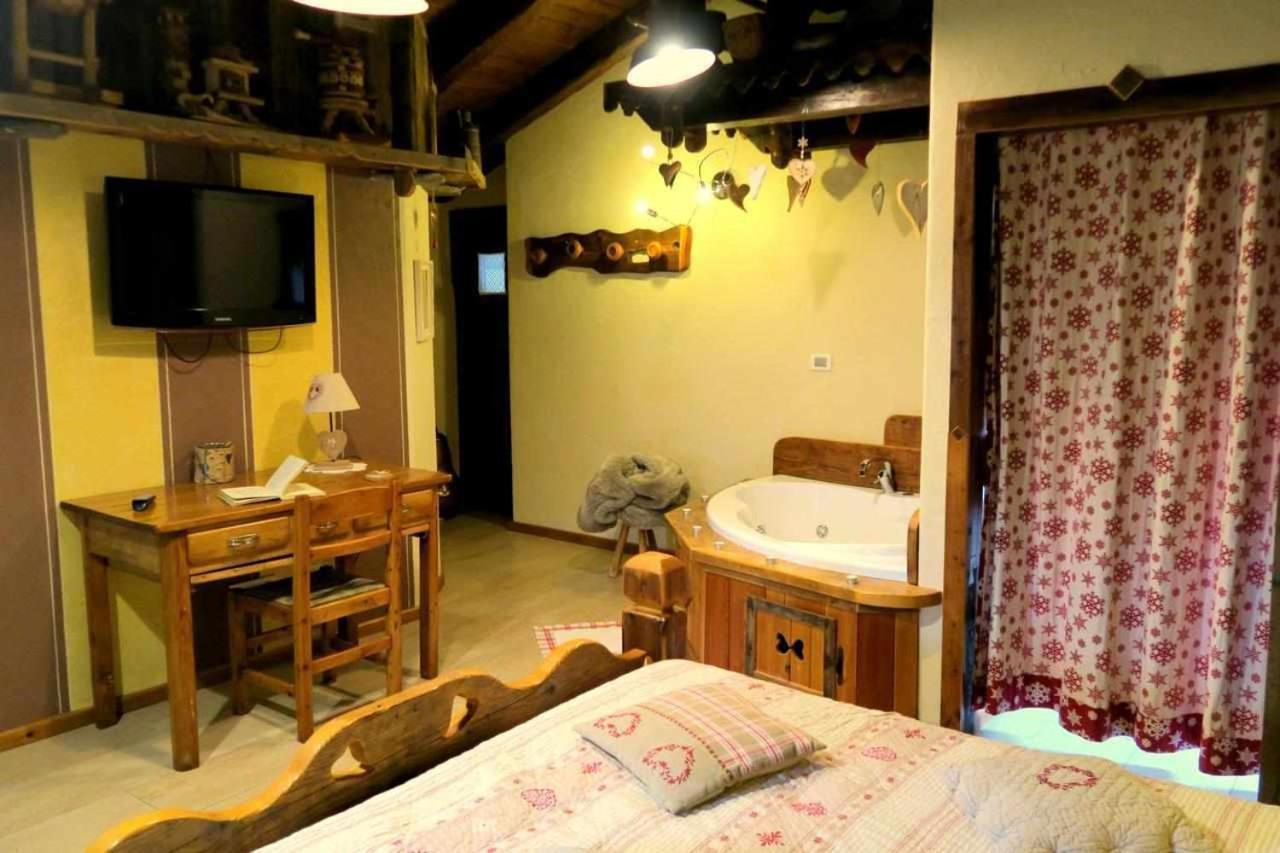Romantica Suite Con Vasca Idromassaggio Aosta Exterior foto