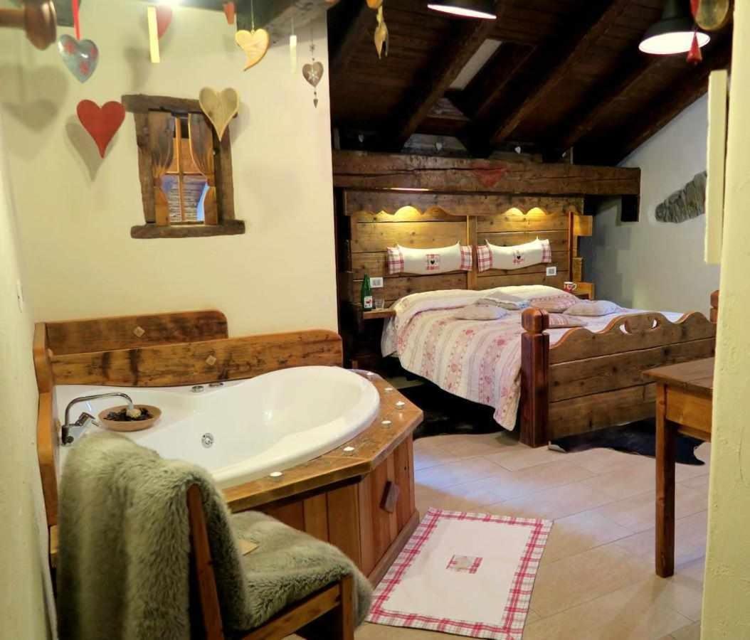 Romantica Suite Con Vasca Idromassaggio Aosta Exterior foto