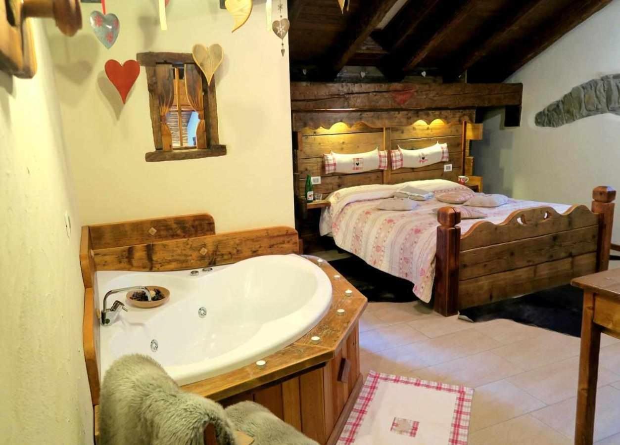 Romantica Suite Con Vasca Idromassaggio Aosta Exterior foto