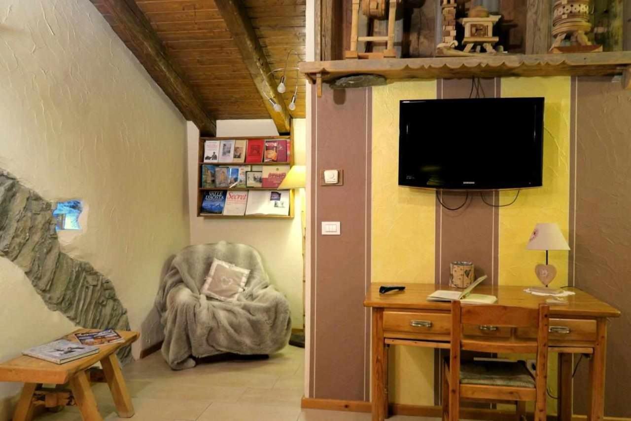 Romantica Suite Con Vasca Idromassaggio Aosta Exterior foto